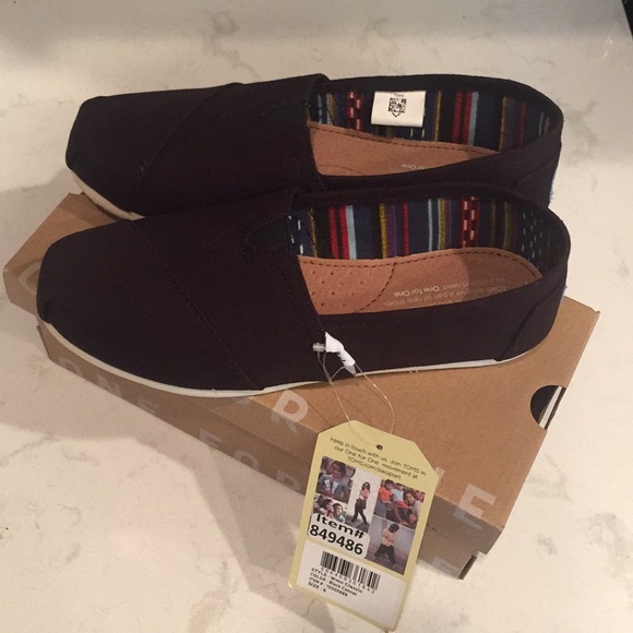 Toms Shoes - MAKE AN OFFER- Black TOMS Classic Black Slip On’s